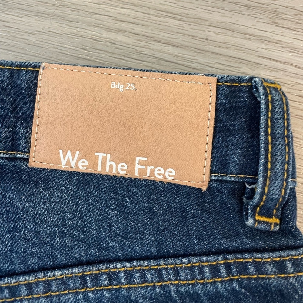 Awesome FREE PEOPLE Flared Blue Jeans with Distressed Cuffs. 24/33 - Picture 3 of 12
